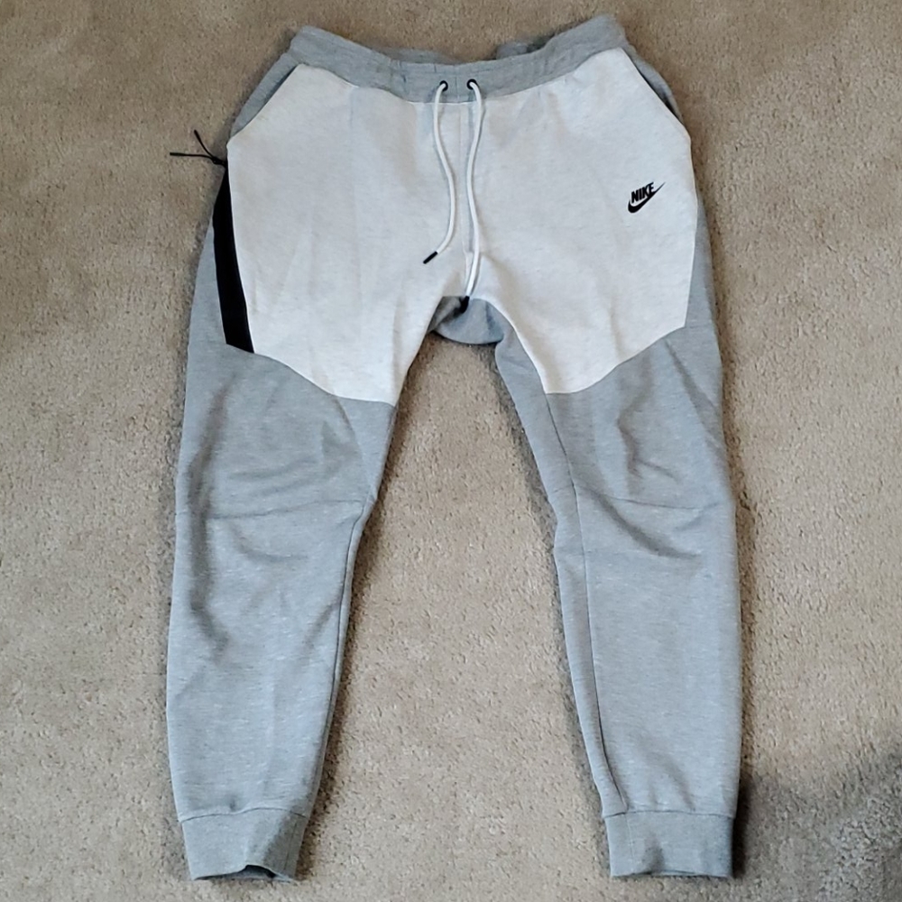 Nike tech fleece jogger pants